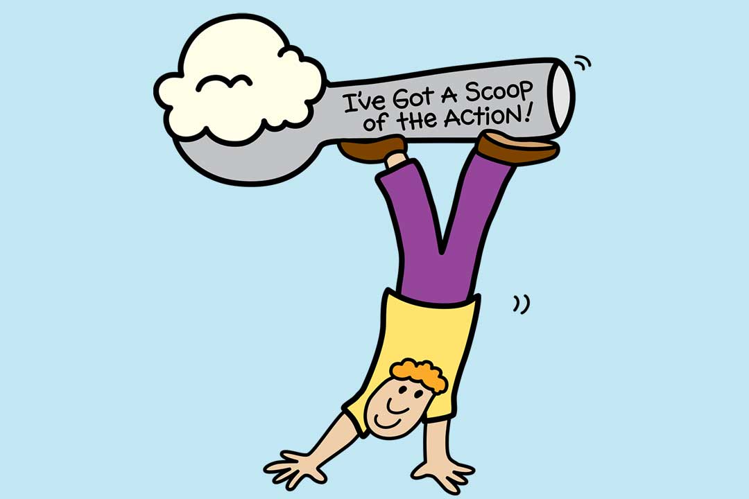 Homem plantando bananeira segurando uma bola de sorvete com as pernas